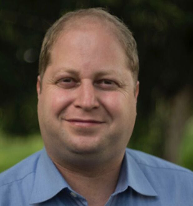 Portrait of Eli Ovits, professional at Monitor Impact, outdoors.